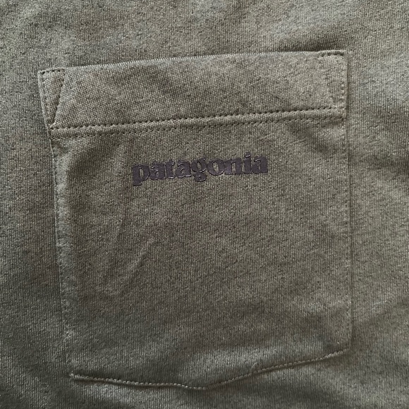 PATAGONIA Men’s Size XS Polyester T Shirt Hunter Green - Picture 4 of 4